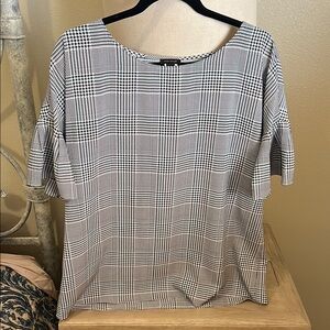 Chic Black and White Plaid Blouse